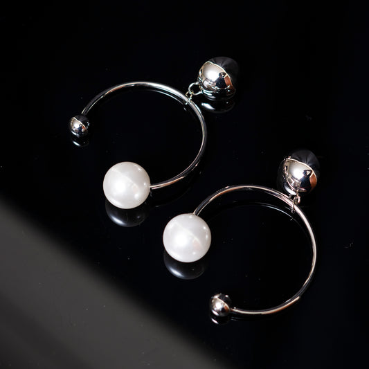 Pearl N Round Earrings