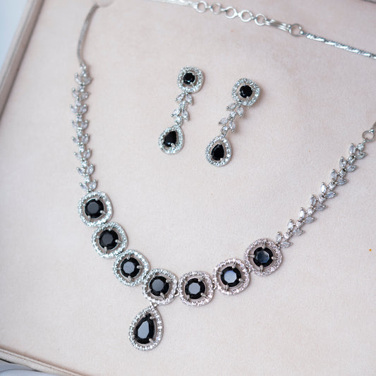 Black Necklace Set (1 Karat)