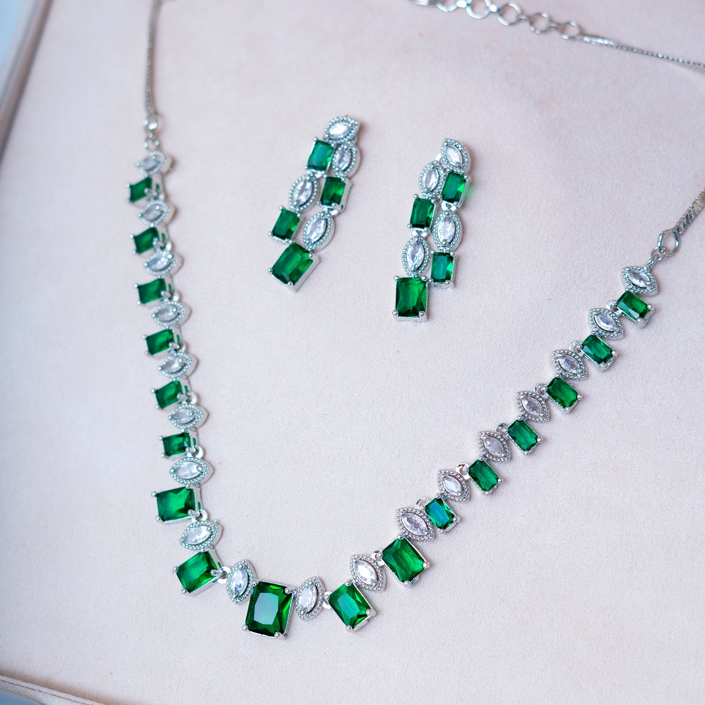 Green Necklace Set (1 Karat)