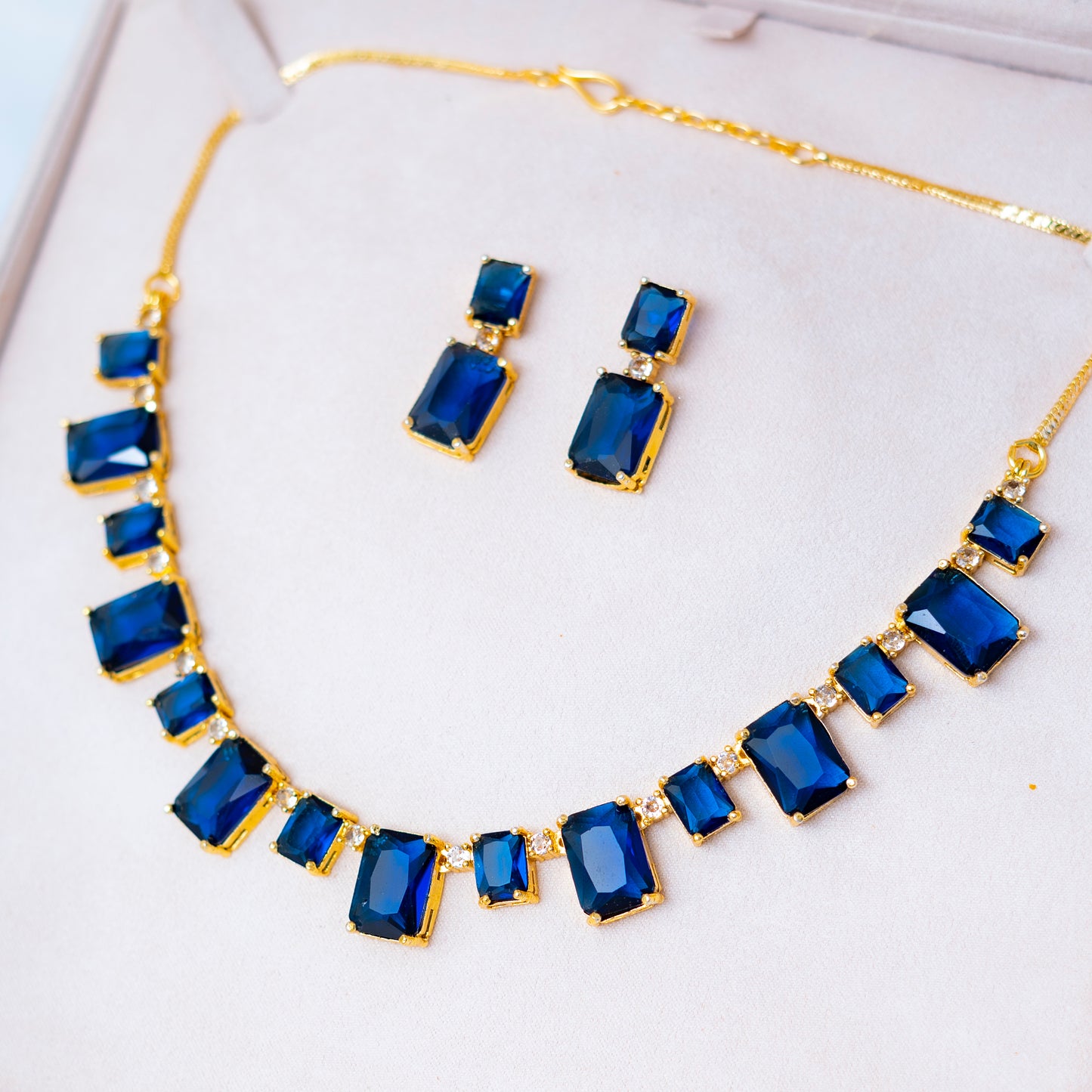 Blue Necklace Set (1 Karat)