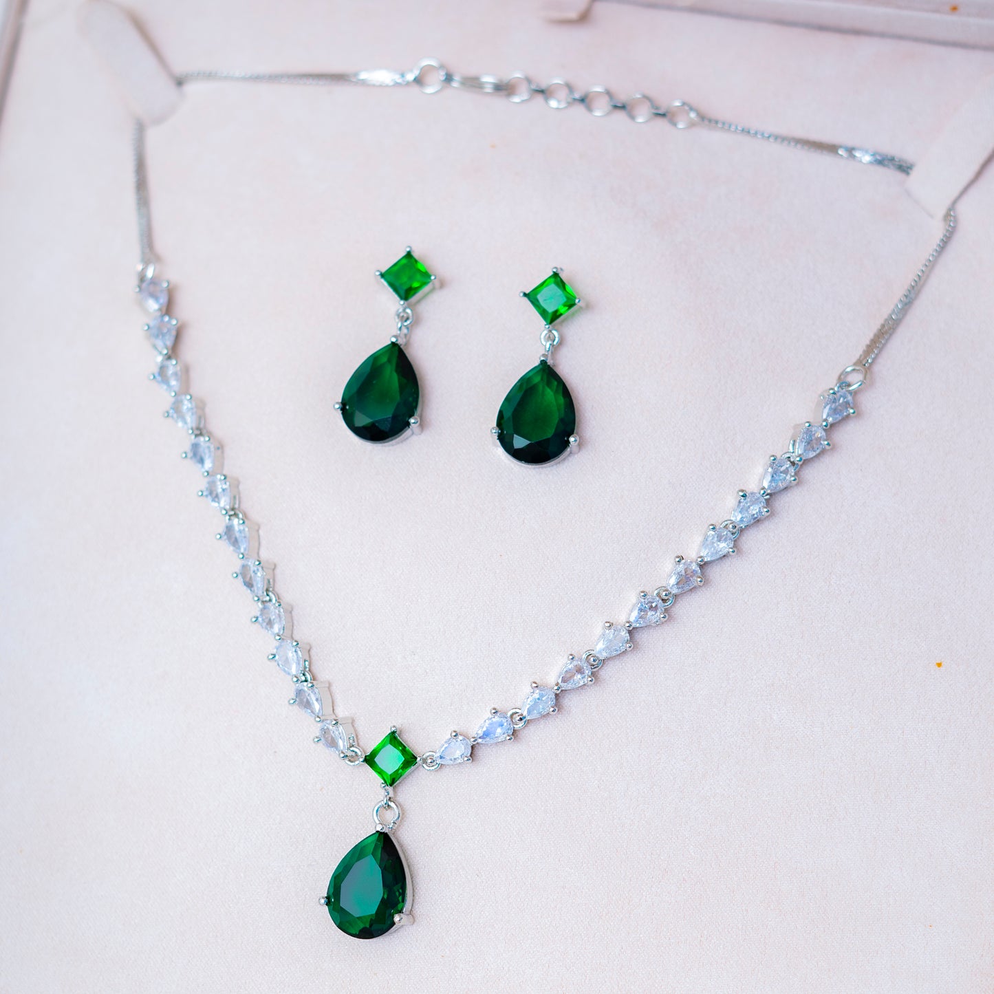 Green Necklace Set (1 Karat)