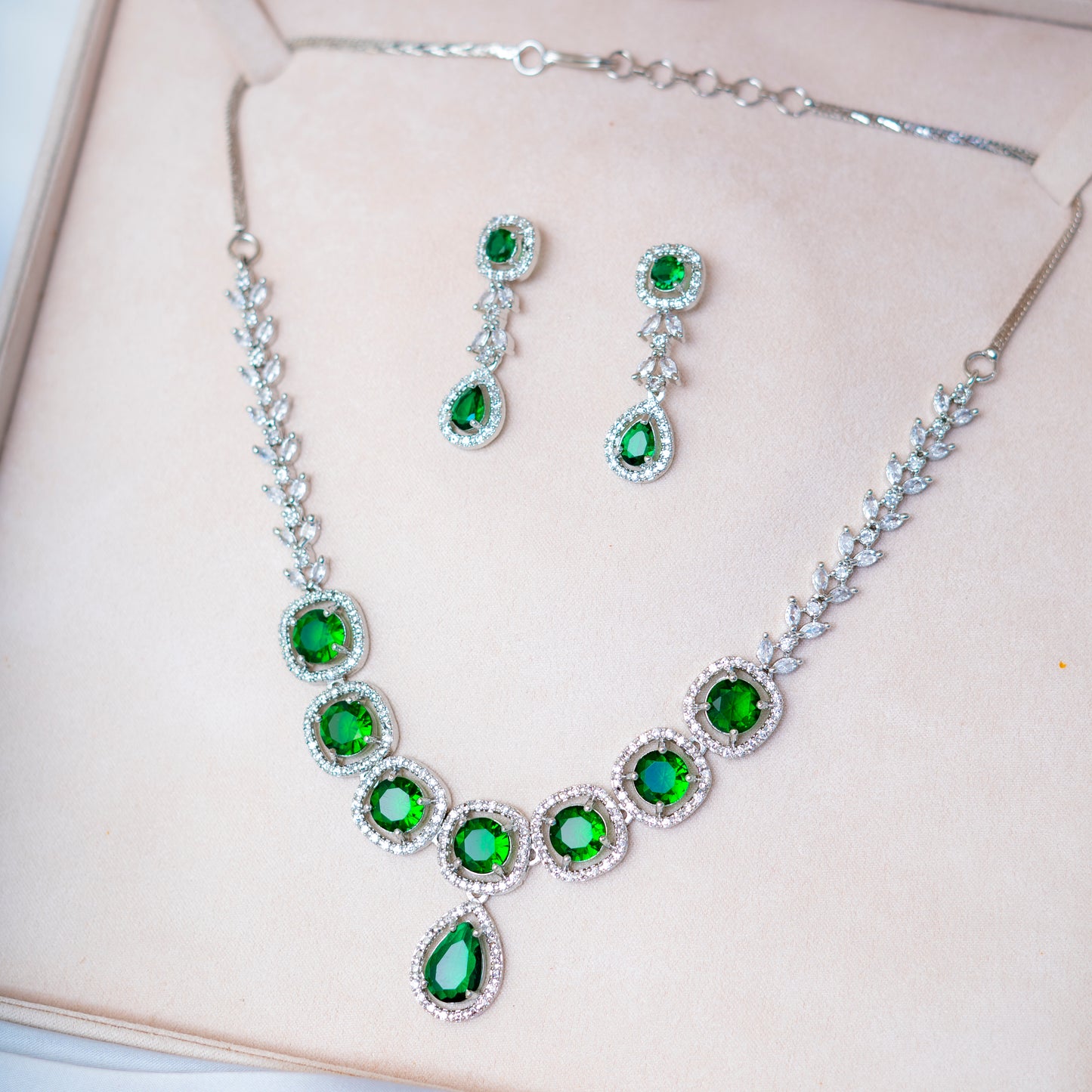 Green Necklace Set (1 Karat)